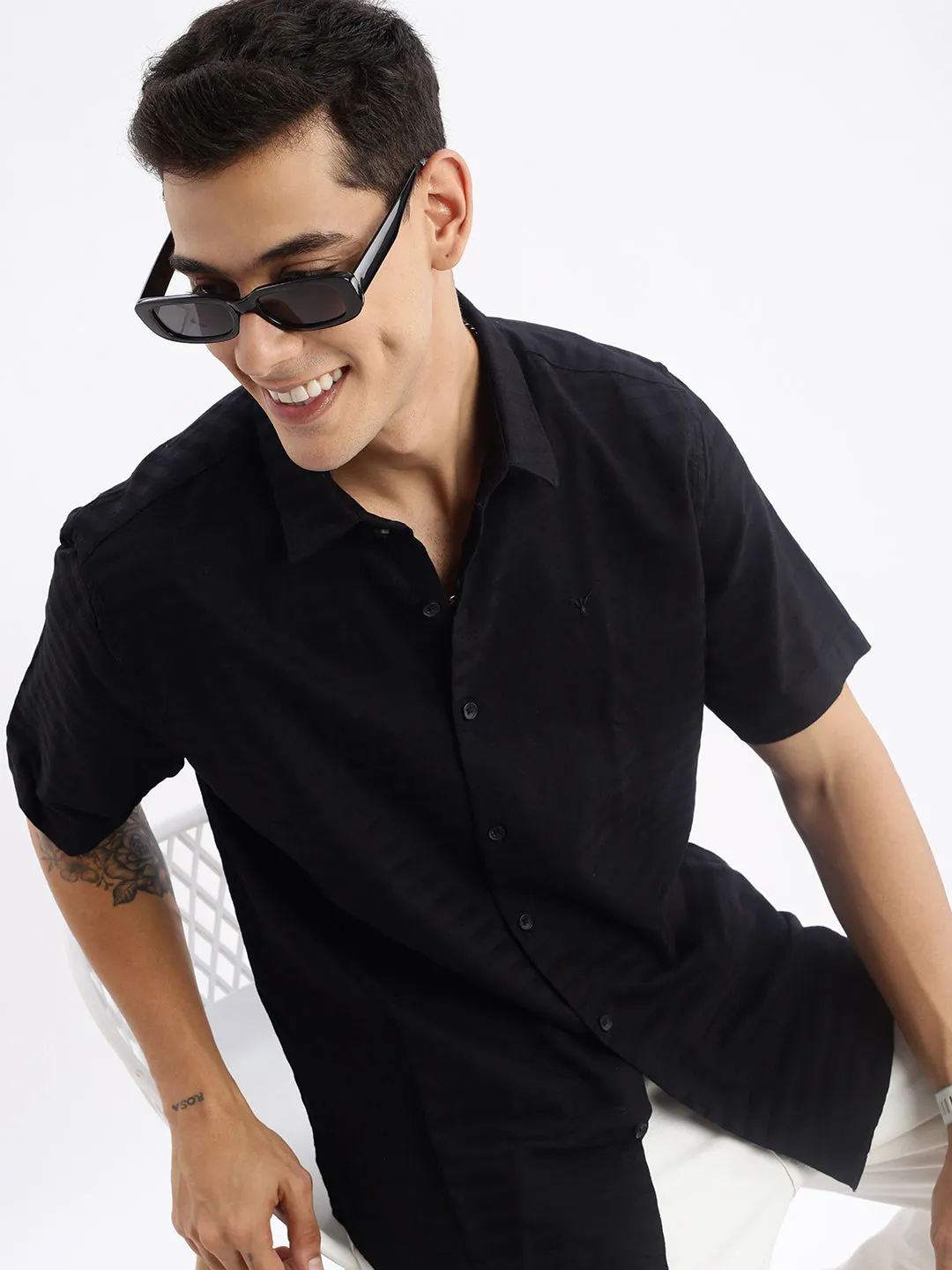 Men Spread Collar Solid Slim Fit Black Shirt