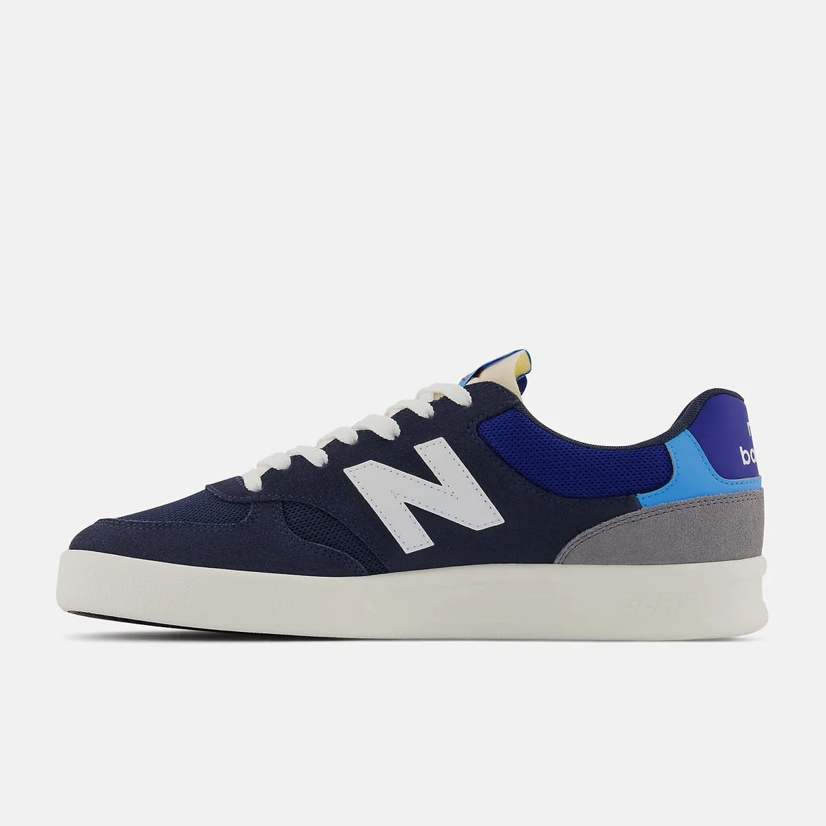 Scarpe Uomo NEW BALANCE Sneakers 300 Court in Mesh e Tessuto Sintetico colore Navy White e Red